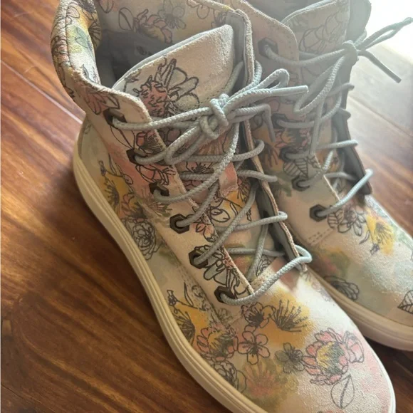 Timberland high top tennis shoes women’s eight - Picture 2 of 8